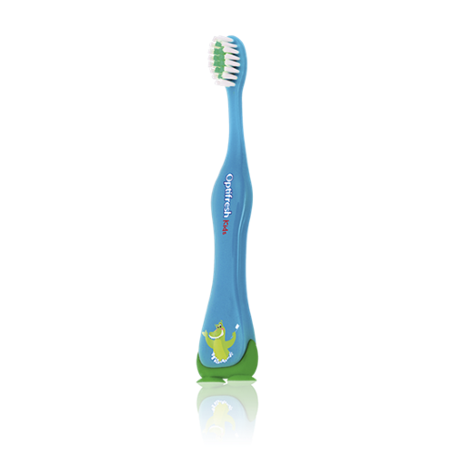 Мягкая детская зубная щетка «Оптифреш» (голубая) Зубы твоего малыша под надежной защитой с этой голубой щеткой, разработанной специально для детей. Мягкие щетинки идеальны для ухода за нежными деснами. Для детей 3-7 лет.